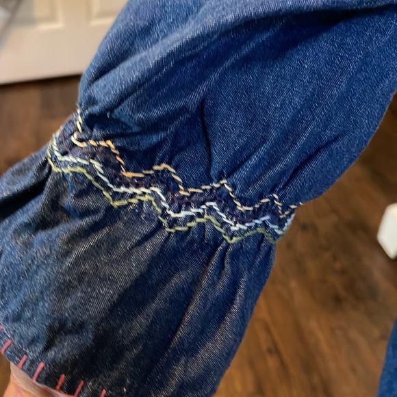 New Directions Jeans embroidered top - Picture 4 of 9